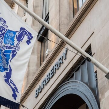 Burberry’s US Sales Boost Growth as Turnaround Gains Momentum